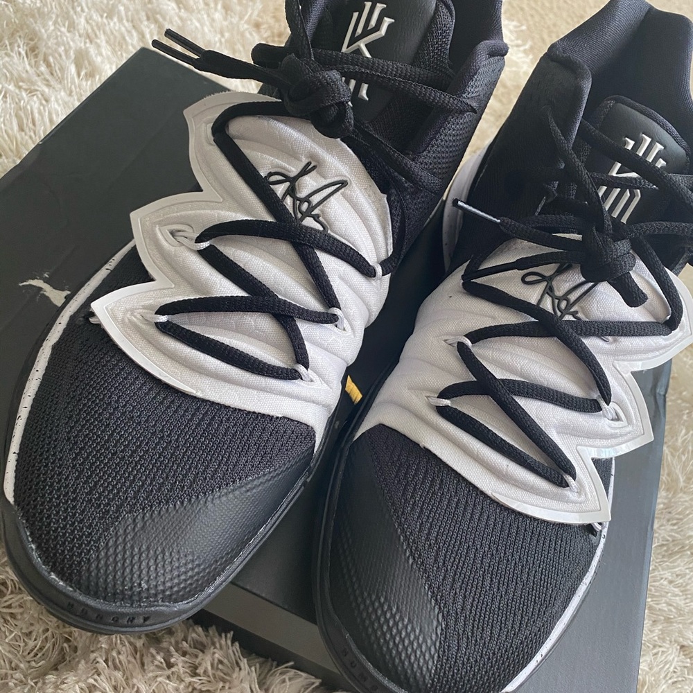 Kyrie 4s